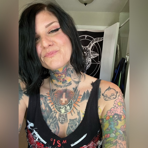 Meet your Posher, Kristen - Picture 3 of 11